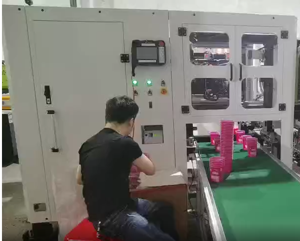 Self-heating rice box in-mold labeling case